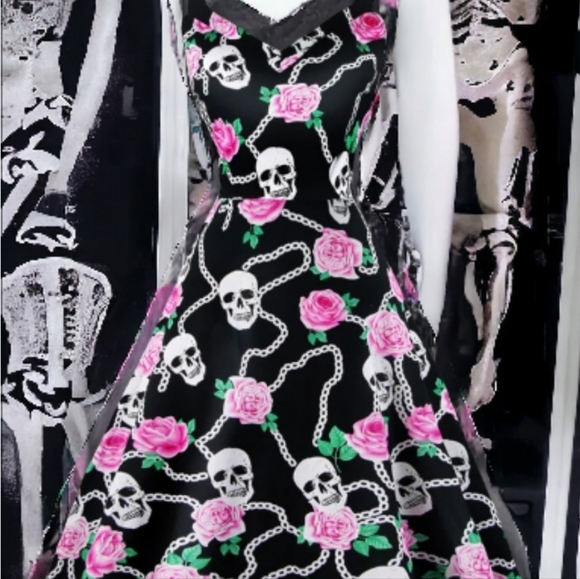 Skulls and flowers dress - Picture 3 of 7
